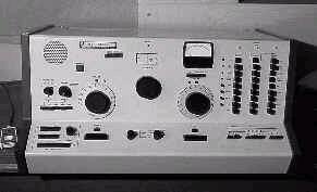 A Békésy-féle audiométer Az audiometria alapjait az 1961-ben orvosi Nobel-díjat kapott Békésy György rakta le. Az eredményeket mindkét fülre külön egy-egy előrenyomtatott űrlapon rögzítjük.