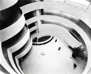 is. A Guggenheim épület 635 tonna acélt és 198,2 köbméter öntött betont