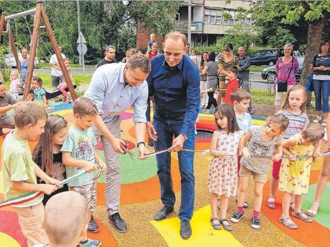 birtokba vehessék a létesítményt. Az átadást a palotakerti ovisok műsora színesítette.