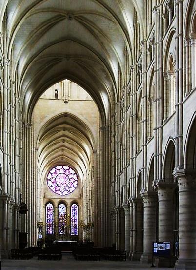 ) Franciaország - A katedrális-építészet részleges