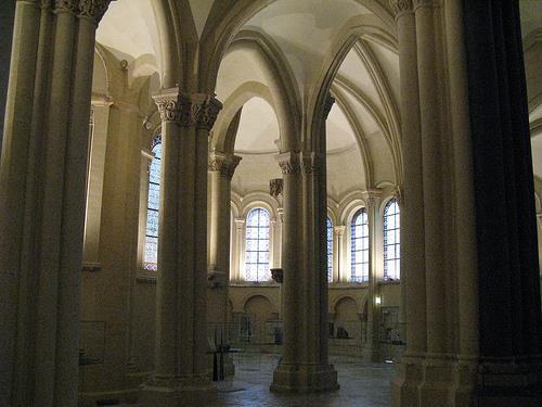 A.) Kora-gótika Il-de-France és Champagn tartományokban (XII. sz.) Saint-Denis: apátság (1137-1140-1144) Két nyugati torony megjelenése Ilde-France tartományban.