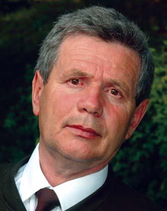Decrett József HOFFMAN MÁTYÁS edésztechnikus 1972-ben szerzett erdésztechnikusi oklevelet. 1976-ban került a Kisvaszari Erdészethez kerületvezetõ erdésznek. Jelenleg is az a Mecseki Erdészeti Zrt.