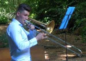 10.30 Erdei koncert a Biri-ér partján Kecskemét Brass és Beke Márk, a 2018-as Virtuózok győztese Művészeti vezető: Földi Jácint Karmester: Kis - Fekete Vilmos (kijutás az erdei koncert helyszínére az
