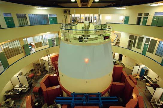 Az oktatóreaktor biztonsága A reaktorban kikapcsolhatatlanul olyan negatív fizikai visszacsatolások vannak, melyek az elképzelhetõ legsúlyosabb meghibásodás vagy emberi mulasztás esetében is