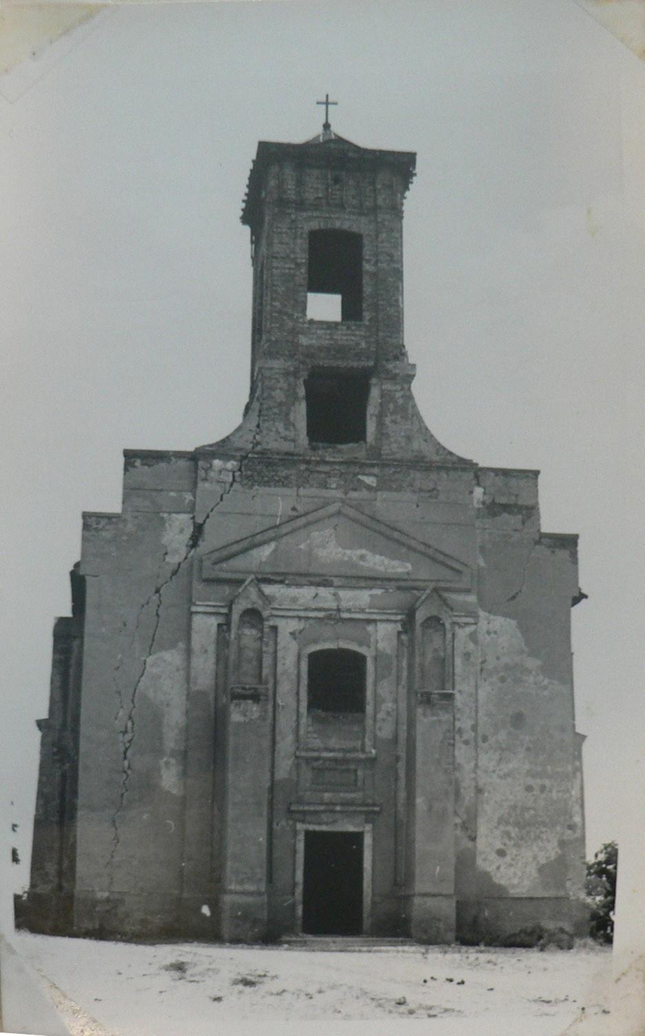 A taksonyi katolikus templom boltívének geometriai rekonstrukciója A taksonyi Szent Anna templom az 1956-os földrengésben rongálódott meg.