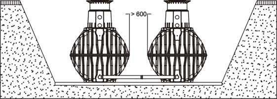 A támfalnak minden irányban 500 mm-rel túl kell nyúlnia a tartályon és legalább 1000 mm-nyire kell lennie a tartálytól. 5.2.2 Beépítés talajvizes területen, kötött (vizet át nem eresztı) talajon (pl.