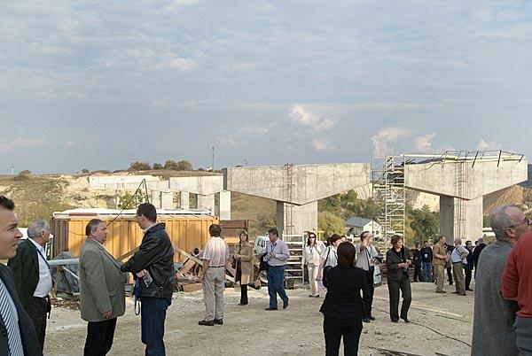 2007-től napjainkig. A 276 m hosszú, autópálya keresztmetszetű hidat is tartalmazó építés lebonyolítói teendőit a Via Pontis nyerte el. A híd egészének tervezője, dr.