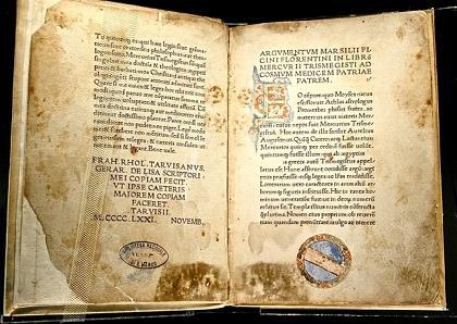 A hermetikus iratok megjelenése A Hermész Triszmegisztosznak tulajdonított iratok 1460-ban tűnnek fel Firenzében Cosimo Medici herceg utasította udvari filozófusát, Marsilio Ficinót, hogy tegye félre