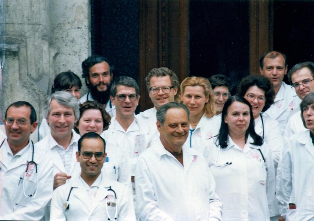 Balról: Gerő László, de Chatel Rudolf, Jánossa Margit, Acharia Mukunda, Bács Éva, Gara Ákos, Váradi András, Horváth