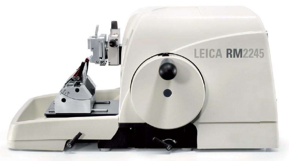A Leica RM2245 Hatékonyság kéz a kézben a kényelemmel A Leica RM2245 félig motorizált rotációs mikrotom képviseli a gazdaságos hatékonyság és felhasználói kényelem kombinációját.