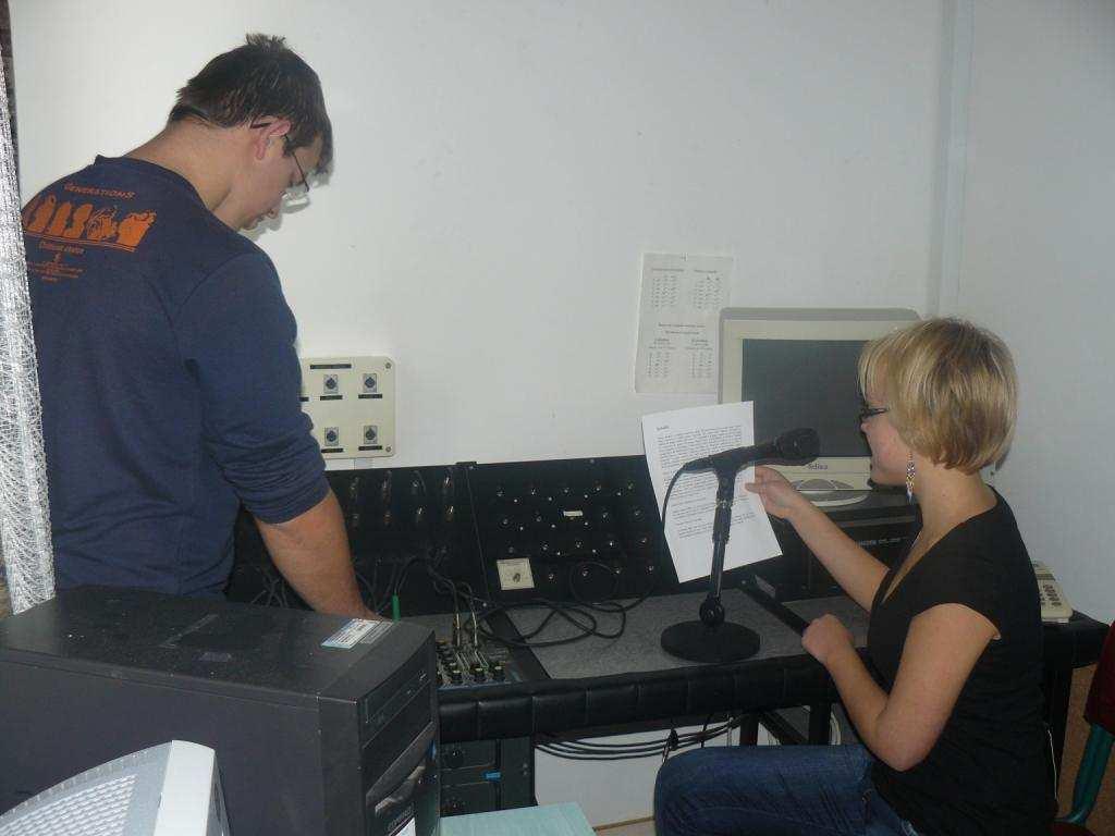 Školski radio HOŠIG-a je debitirao u jesen 2008. za vrijeme prvog Tjedna hrvatske kulture.