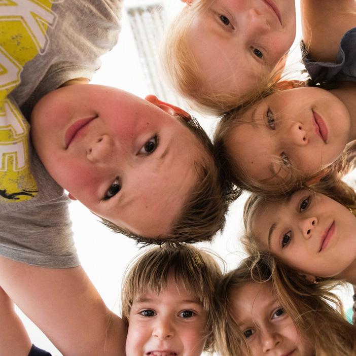 Gyerek Gyermek angol nyelvtanfolyam A YourPlace nyelvstúdió tanfolyama Kisiskolás és junior csoportok kezdő szinttől a nyelvvizsgáig A kisiskolások érdeklődéséhez igazított angol nyelvi óráink sok