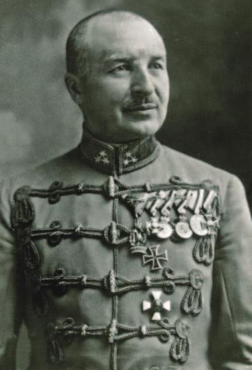 74 74 Werth Henrik gyalogsági tábornok Telekit ekkor még sikerült megtartani miniszterelnöki pozíciójában, jóllehet a birtokba vett észak-erdélyi és székelyföldi területen bevezetett és három hónapig