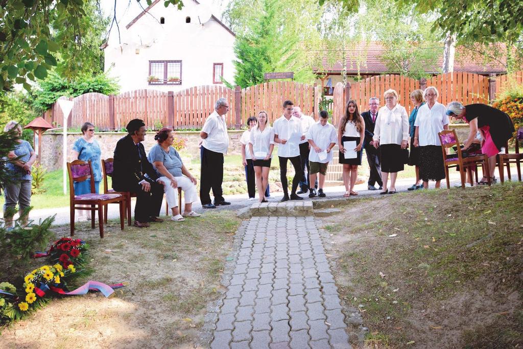 A bányász örökre bányász marad Jó szerencsét! 68. Bányásznap a Nyugat Mecsekben Jó szerencsét! évszázadok óta így köszöntik egymást a fekete gyémántért mélybe szállók.