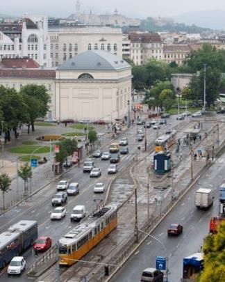 BKK, MINT FELELŐS MOBILITÁSMENEDZSER A BKK felelős minden közlekedőért az utazók