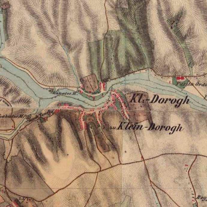 A mai templom 1794- ben épült, későbarokk stílusban. Alatta, a domboldalban a Dőry családnak van kriptája. A lakosok egy része a XIX.