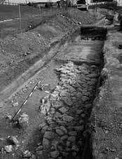 9. kép: A limesút részlete (8. lelőhely) Fig. 9: Detail of the limes road (Site No. 8) végeztük el mintegy 170 m hosszan és átlagosan 2,5 m szélességben.