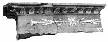 4. kép: Neorokokó kályha tördéke a feltöltésből Fig. 4: Fragment of a neo-rococo stove from the fill tirely reconstructed in the future (Fig. 4) is an especially remarkable example.