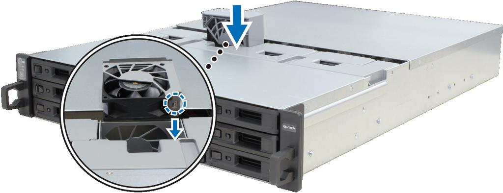 5 Készítsen elő egy új ventilátort, és csúsztassa be a RackStation egységbe.