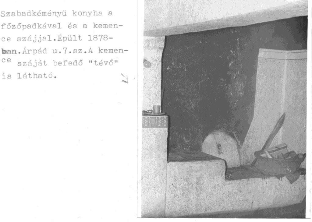 Szabadkéményű konyha a főzőpadkával és a kemence szájával. Kiss Mihály (Szeles) Árpád u. 7. sz. (volt Kossuth Lajos utca) alatti háza.