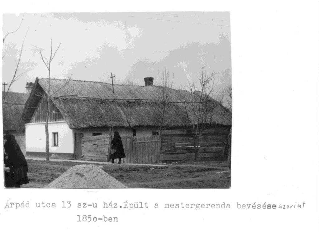 Árpád utca 13. Sz. alatti ház. Épült a mestergerenda bevésése szerint 1850-ben.