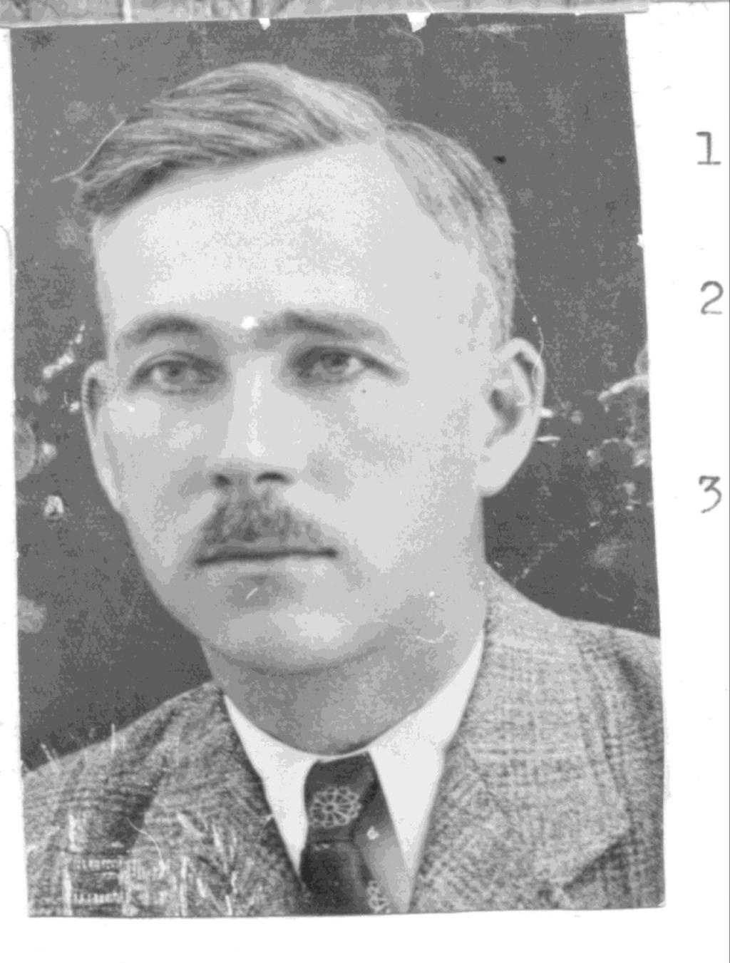 Dr. Szabó István, a község első helyben lakó orvosa.