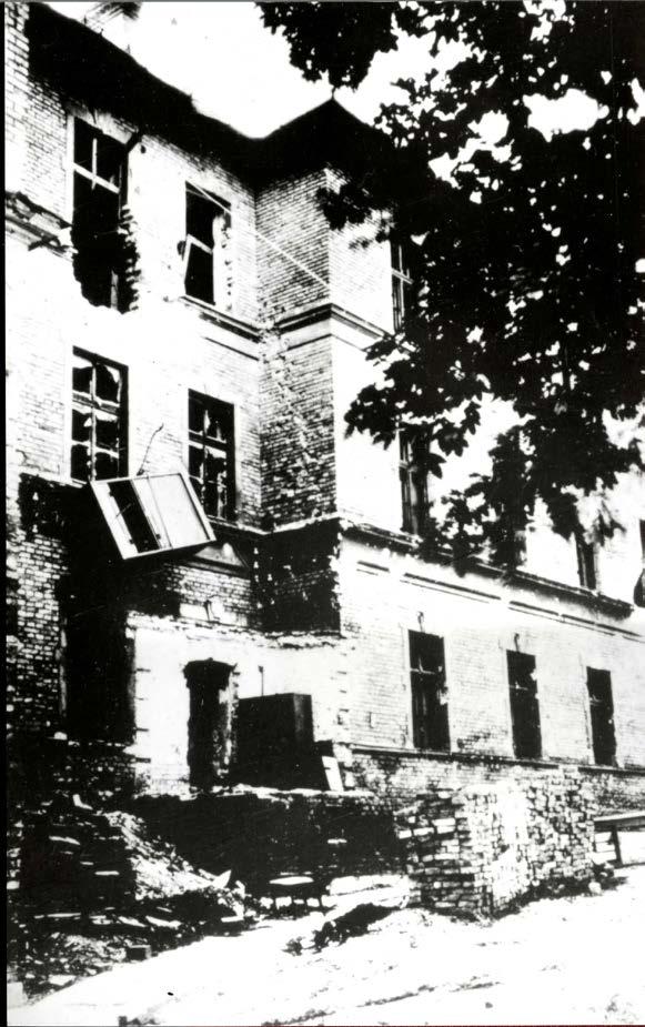 A KATONAI TÉRKÉPÉSZET 1945 ÉS 1989 KÖZÖTT A háborús helyzet alakulásával az intézet állományát, mozgósítható eszközeit kitelepítették a fővárosból.