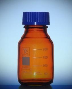 500 ml 06-275.202.33 3 498 Ft 1000 ml 06-275.202.34 3 894 Ft Laborüveg kiöntőgyűrűvel és csavaros kék GL45 kupakkal autoklávozható, barna színű 100 ml 08-275.202.61 1 980 Ft 250 ml 08-275.202.62 2 125 Ft 500 ml 08-275.