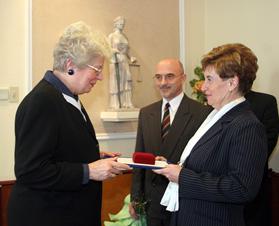 2006. MÁRCIUS 30. A Büntetés-végrehajtás Szervezet Oktatási Központjában rendezték meg hat régió gyõztes csapatainak részvételével a büntetés-végrehajtási szervezet 2006.