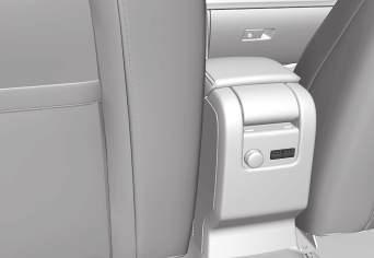 KLÍMAVEZÉRLÉS Fűthető első ülések* Az első ülésfűtésnek három állása van, hogy hideg időben javítsa a járművezető és az utas komfortérzetét.