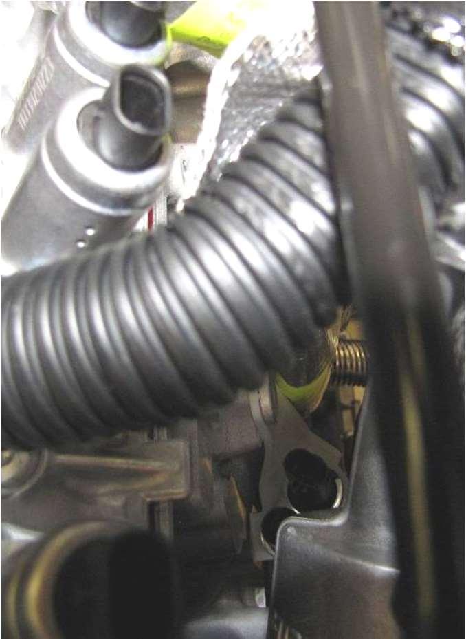 5. probléma: A motorkábelt a turbo után szereljük, így viszont a stecker nem