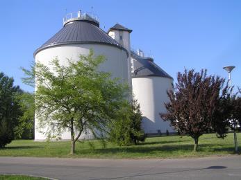 győri szennyvíztisztító iszaprothasztók 35,5-36,5 C, tele van iszappal, felső 1 m-ben