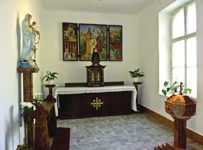 722 PESTI-KÖZÉPSÔ ESPERESKERÜLET 3. kép. A keresztelôkápolnában Barth Ferenc Szent Család-triptichonja (S. H. D.) oltár a szárnyas oltárképpel együtt, a kórus elôtt, az oldalfalon kapott helyet.