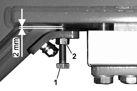 Tisztítás, ápolás és karbantartás A mérőcella mérőcsavarjának beállítása után: kalibrálja a műtrágyaszórót. (lásd az AMATRON + kezelési útmutatóját). Állítsa be a hézagot az ütközőcsavaroknál. 12.