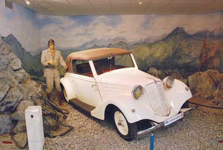 Tatra 49 (1929 1930) 1929-ben Ledwinka készített egy háromkerekű, egy- vagy kétüléses kis