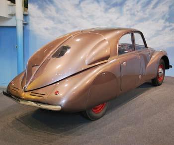 Csehszlovákia 1939-es német megszállása után a gyártást leállították. Tatra 77 (1934 1935 Tatra 77, 1935 1938 Tatra 77A) és Tatra 87 A Tatra 77 sorozatgyártása 1934 márciusában kezdődött.