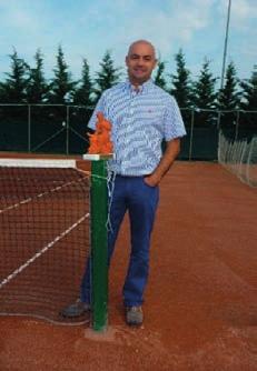 debütált, majd néhány év multán a Tenisz Sportági Bizottság tagjának, később elnökének is megválasztották. Zoli megalakulásától 6 évig tagja volt a VITSPORT Alapítvány kuratóriumának is.
