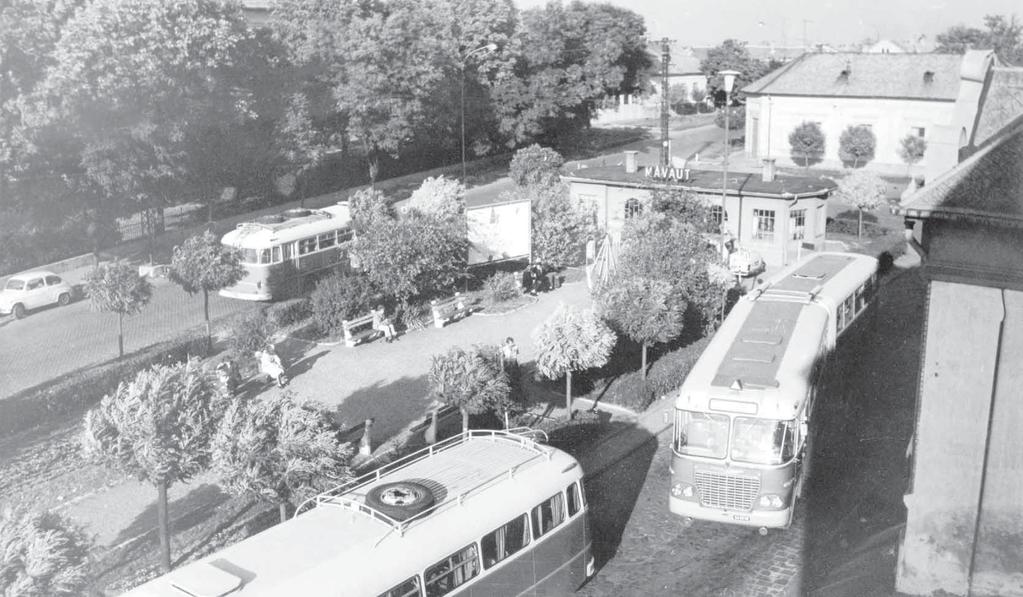 c 65. 1959 júniusában adták át a buszállomást a Szolnoki út elején.