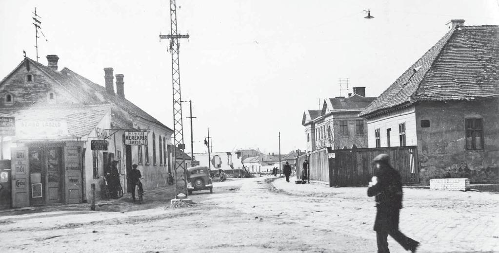 c 73. Látkép a Kecskeméti útról a Rákóczi utca torkolatától kifelé 1938-ban.