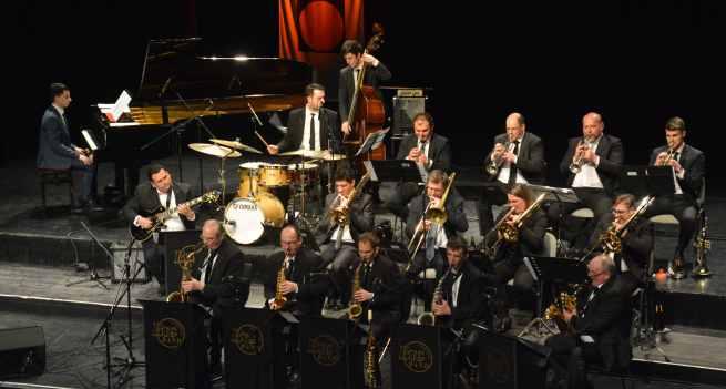 TATABÁNYAI BLACK DIAMOND BIG BAND VENDÉGMŰVÉSZ HORVÁTH CHARLIE 03 27 SZERDA 19:00 NAGYTEREM A Black Diamond Big Band Tatabánya egyetlen big bandje.
