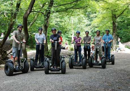 Bennünket most ez utóbbi érdekel. Aki jóban van szervezetének saját teljesítményfokozó központjával, annak a Segway nevű járgány a végtelen mókát jelenti.