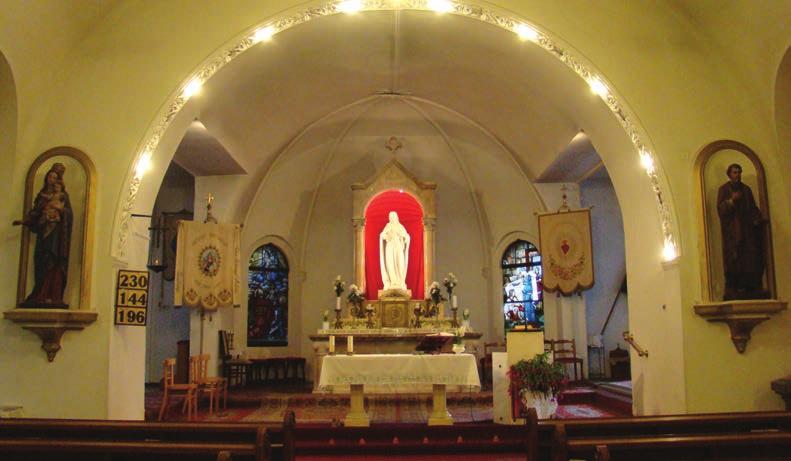 2. A CSILLAGHEGYI JÉZUS SZÍVE PLÉBÁNIA 103 2. kép. Csillaghegyi Jézus Szíve-templom fôoltára (L. M.) faragók völgyében, Val Gardenában. 14 A Szent József-szobrot P. György SJ áldotta meg 1932.