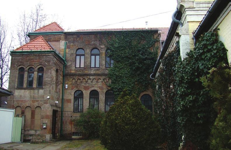 106 ÓBUDAI ESPERESKERÜLET 4. kép. Csillaghegyi Jézus Szíve-templom (L. M.) AKIKNEK APÁCAZÁRDÁT IS LÉTESÍTETT. HAZÁJÁTÓL TÁVOL, EMIGRÁCIÓBAN HALT MEG. ÖNZETLEN MUNKÁJÁNAK ELISMERÉSE AZ UTÓKORRA MARADT.