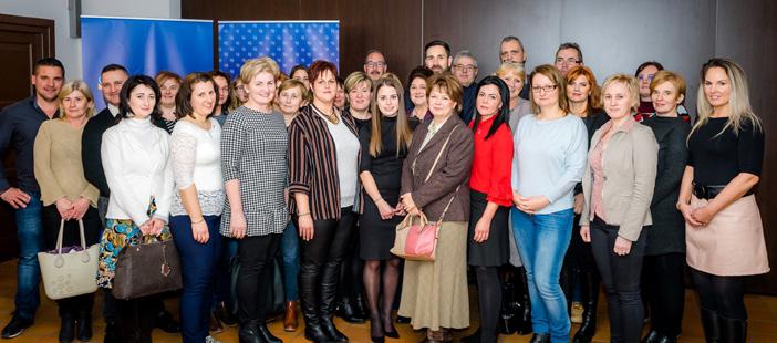 Végzettségét tekintve politológus, jelenleg pedig a Nemzeti Közszolgálati Egyetem másodéves hallgatója. Aki itt él a városban, sok-sok fejlődést tapasztal, aki ide látogat, vendégként jól érzi magát.