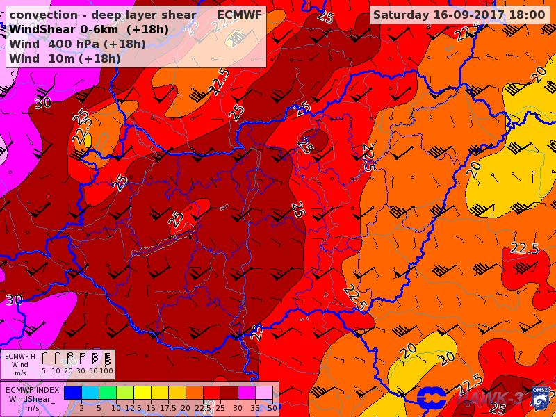 300 hpa-on [m], valamint szélzászló 300 hpa-on [m/s] [O27]. F16. ábra: 2017.