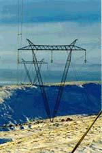 Energia átvitel (szállítás) Az energiaszállítás elektromos energia vagy hidrogén formában történik, melyek nem természetes energiahordozók Az elektromos távvezetékekben az energiaátvitel