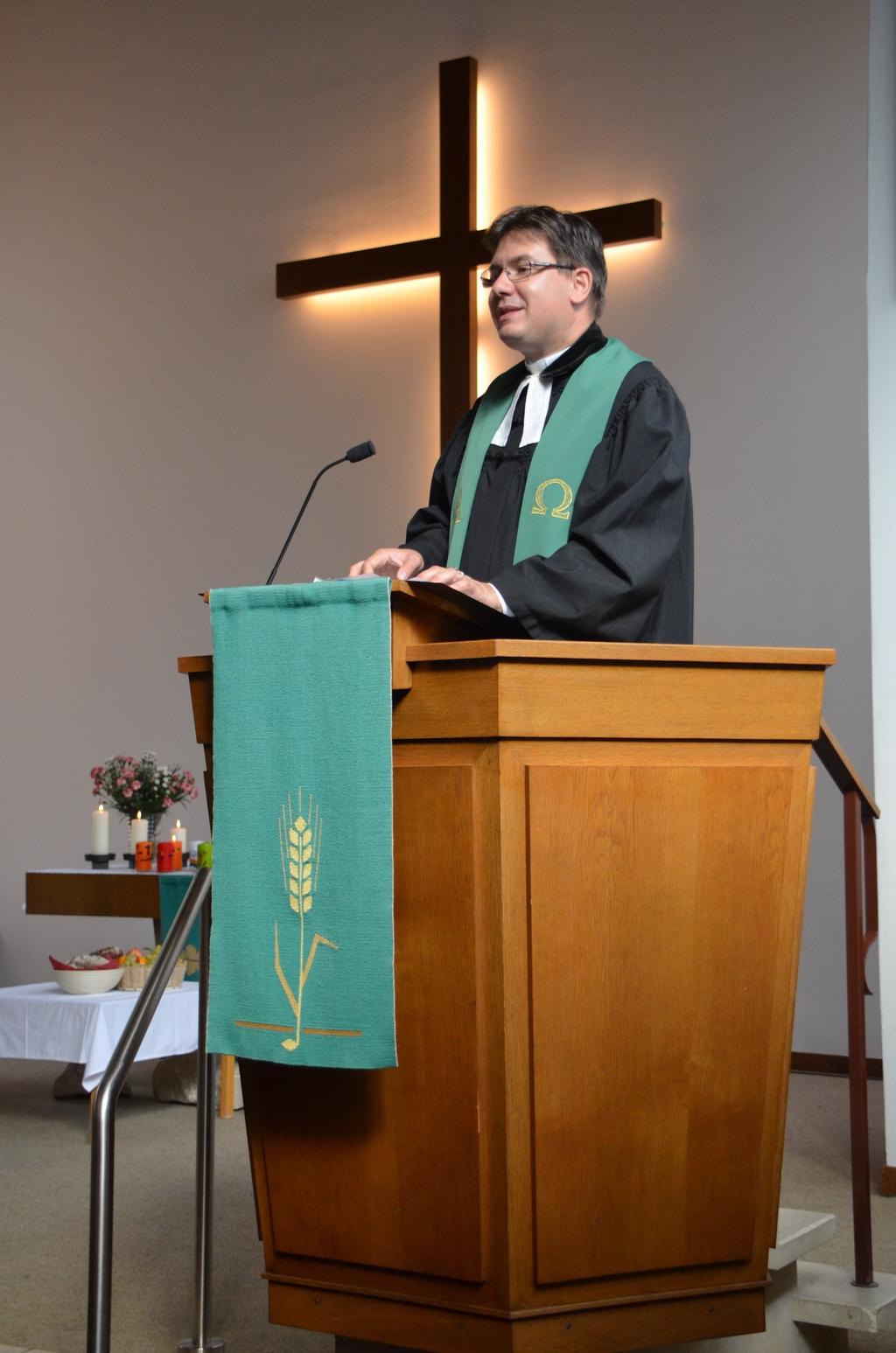Krisztus összeköt Krisztus összeköt! - olvashatjuk a meghívón, mely két közösséget invitált lelkészük, Wagner Szilárd beiktatására.