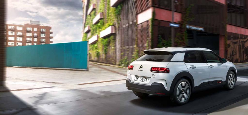 ÚJGENERÁCIÓS MOTOROK Az új Citroën C4 Cactus motorkínálatában megtalálható az Év motorja* díjat is elnyert PureTech 110 erőforrás.