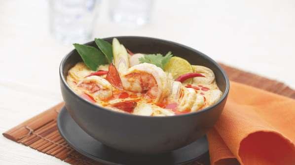 Hot and Sour Prawn Soup Tom Yum Koong 1. Clean the fresh prawns by rinsing them thoroughly in cool water.