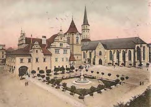 tom so štvorcovým pôdorysom (pozri hist. fotografiu z r. 1901). Park vtedy ešte nebol ohradený. - 80. roky 19. stor. - Okrášľujúci spolok krátko po svojom založení v r.